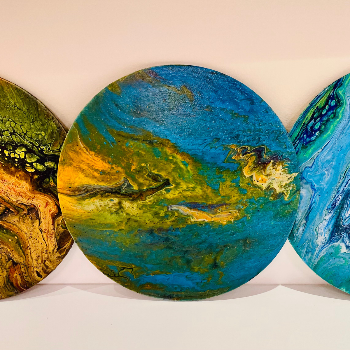 Pour painting